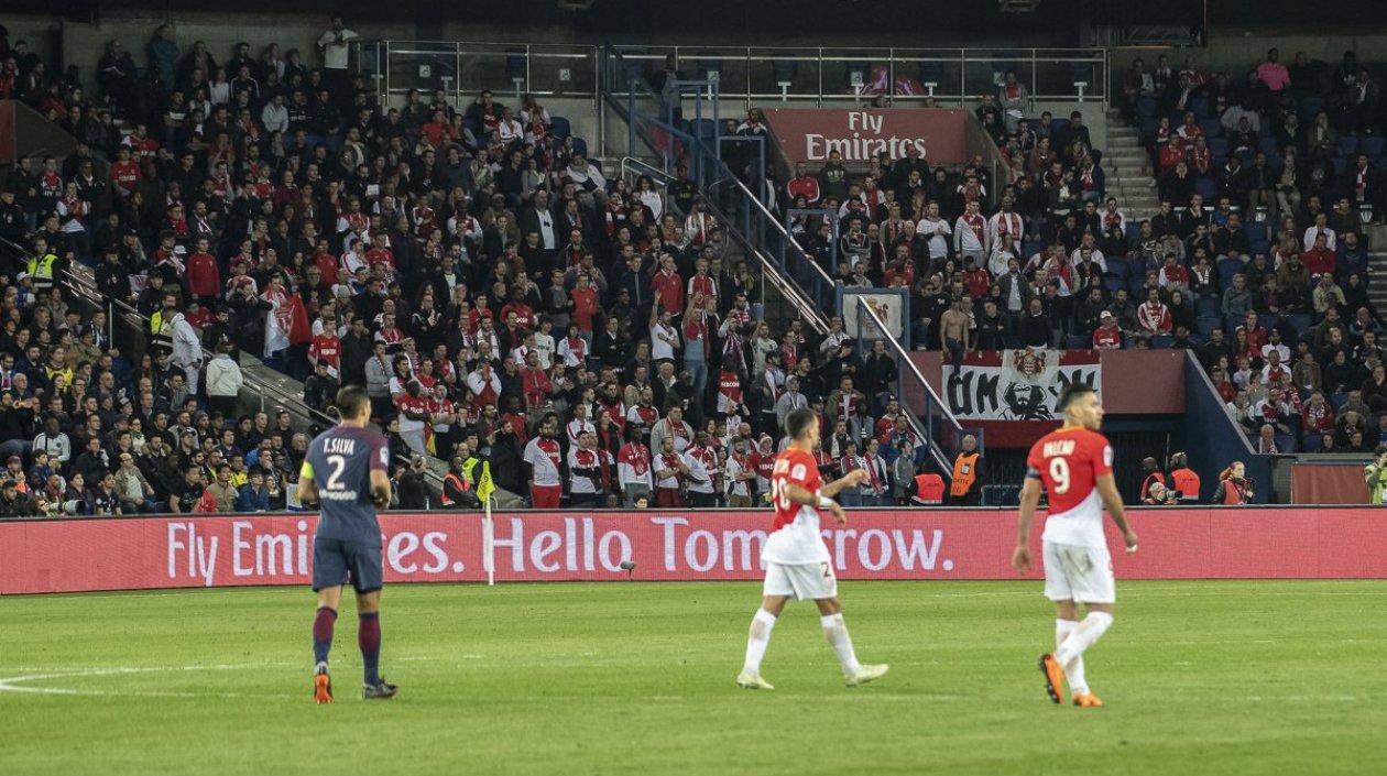 Los hinchas de Mónaco que asistieron al partido de este domingo.