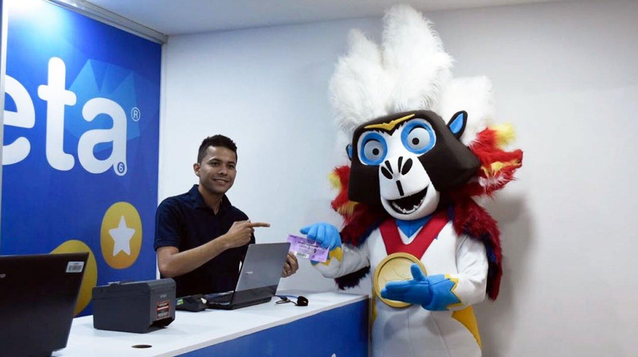Baqui compró la primera boleta para el partido. 