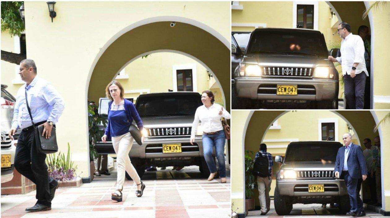 Momento en el que el juez y la fiscal salen de las oficinas de Triple A.