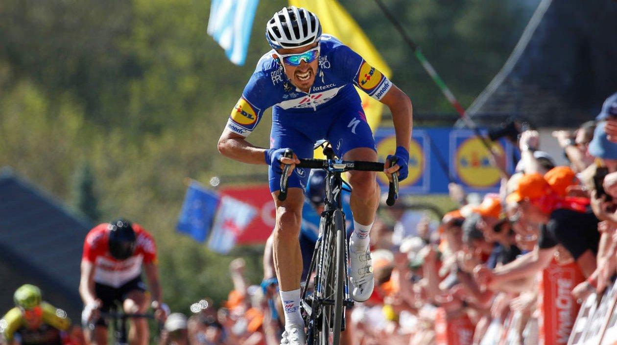 El francés Julian Alaphilippe coronando el Muro de Huy. 