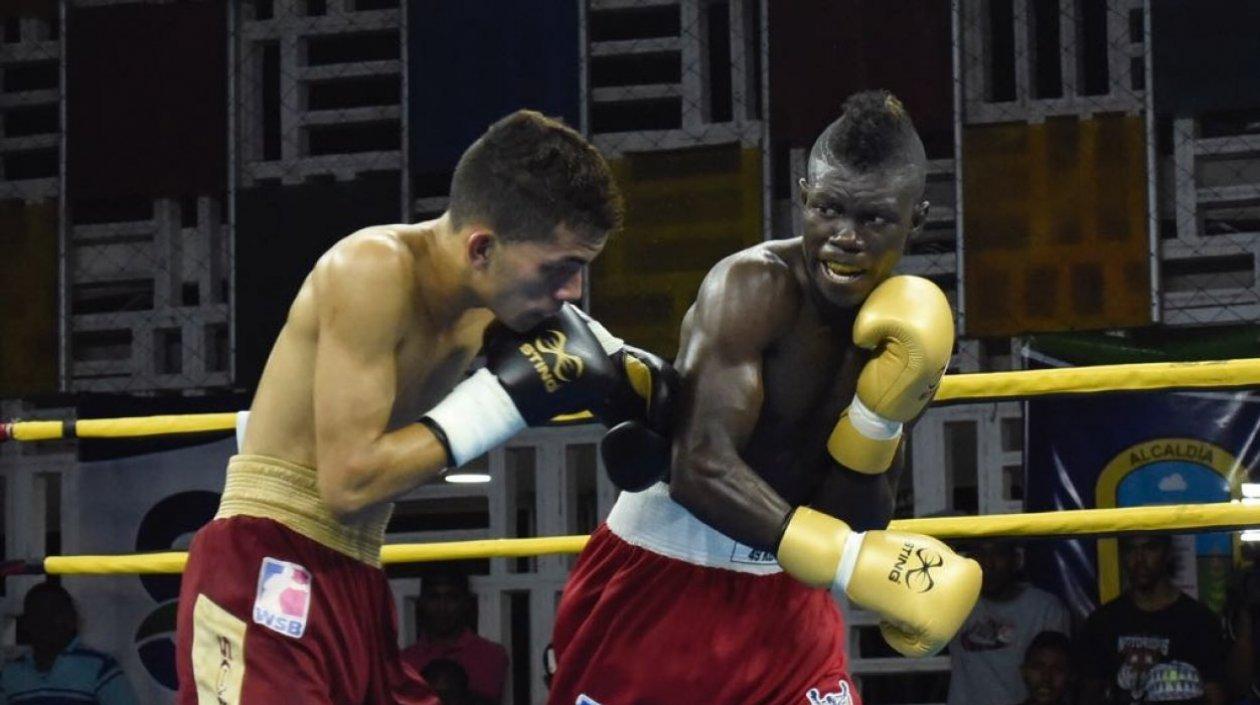 Yuberjen Martínez, boxeador estelar de los Heroicos de Colombia. 
