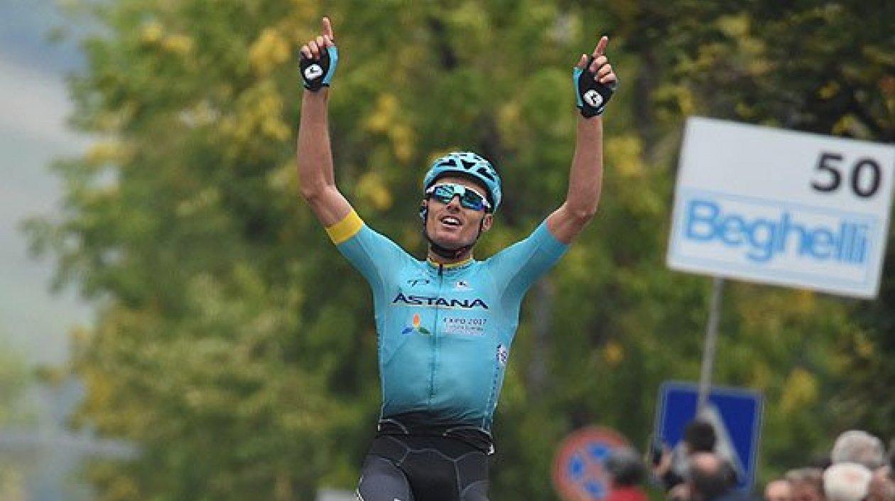 Luis León Sánchez se impone en la meta. 