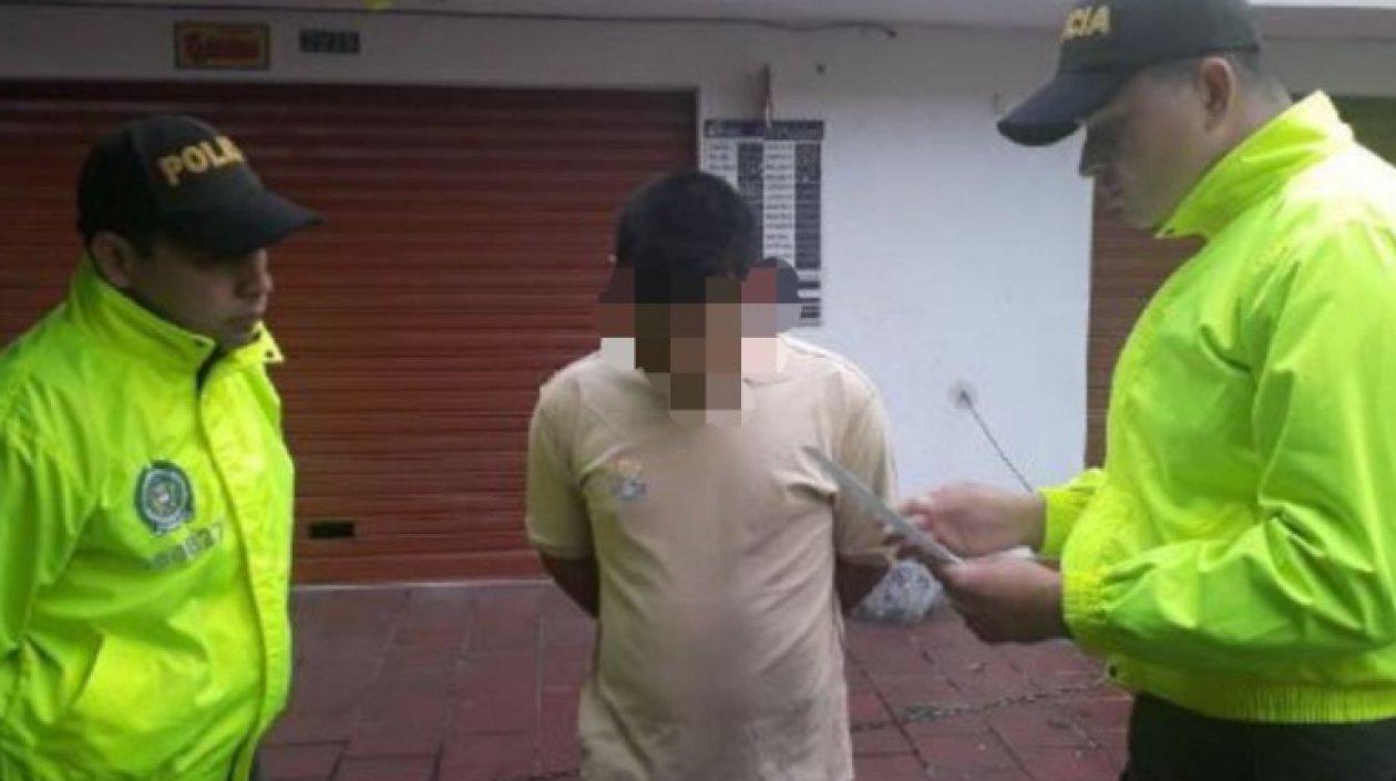  El caricaturista Julio César González, conocido como "Matador", fue amenazado por  Ariel Ortega (centro).