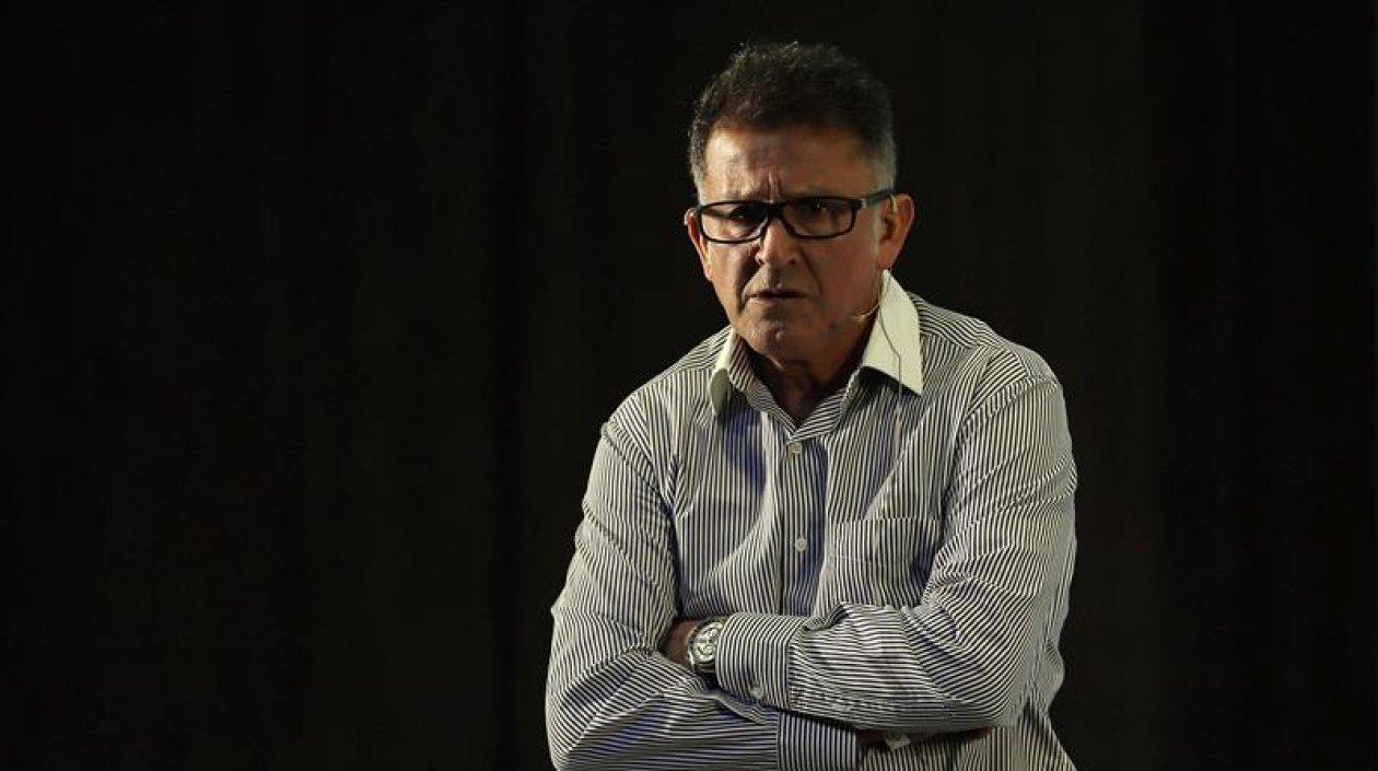 El colombiano Juan Carlos Osorio, técnico de la selección mexicana, habla durante la "Cumbre Fútbol Latinoamérica".