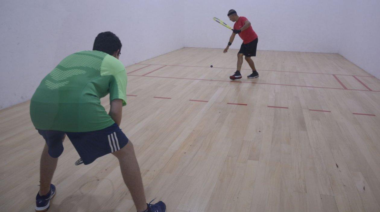 Acción de juego del partido del barranquillero Set Cubillos. 