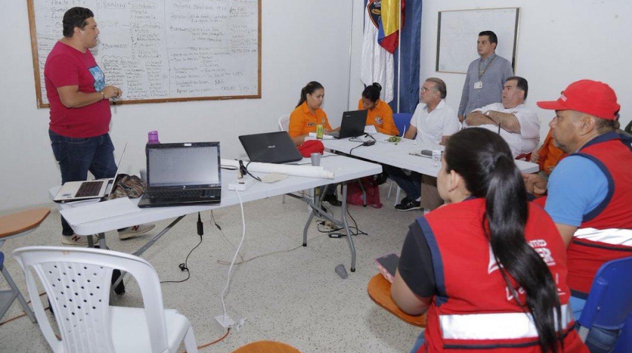 La sala de crisis sesionando en Sabanalarga.