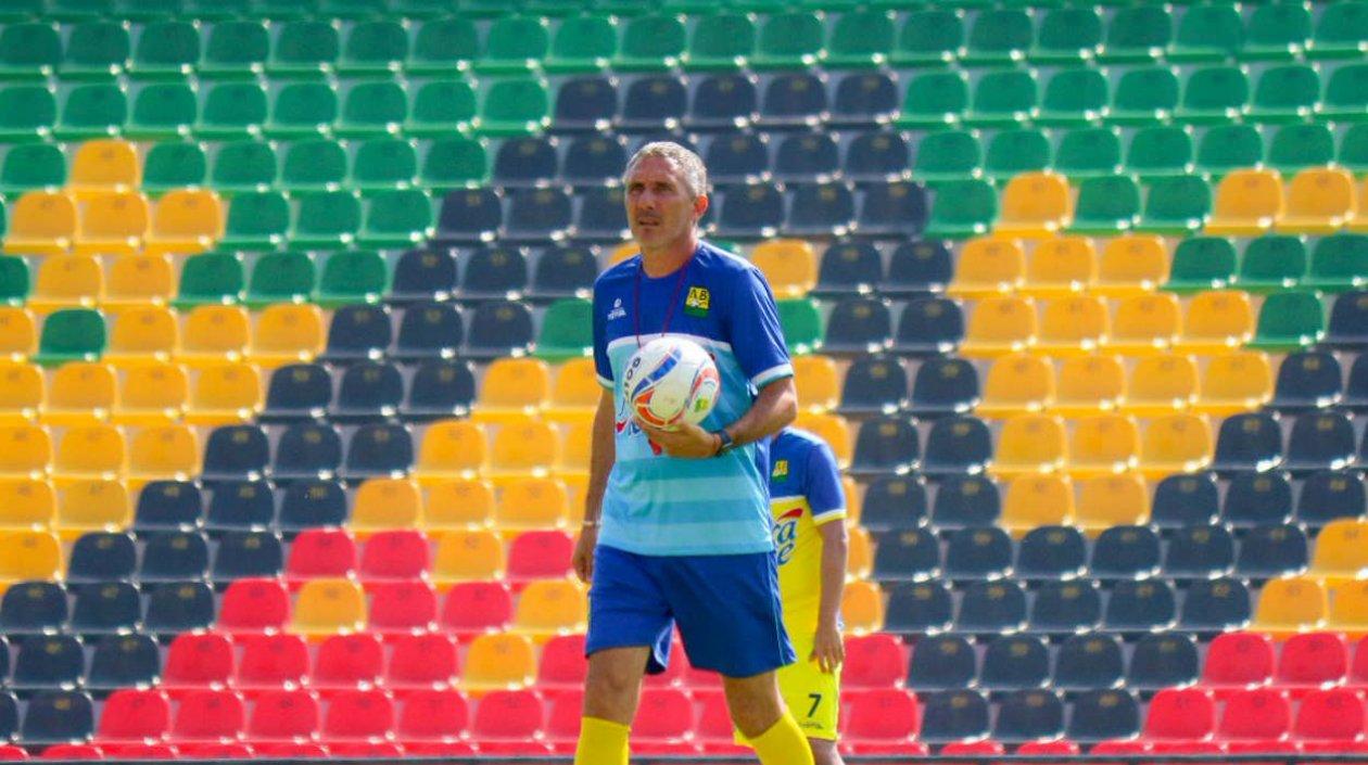 Diego Cagna deja de ser técnico del Bucaramanga