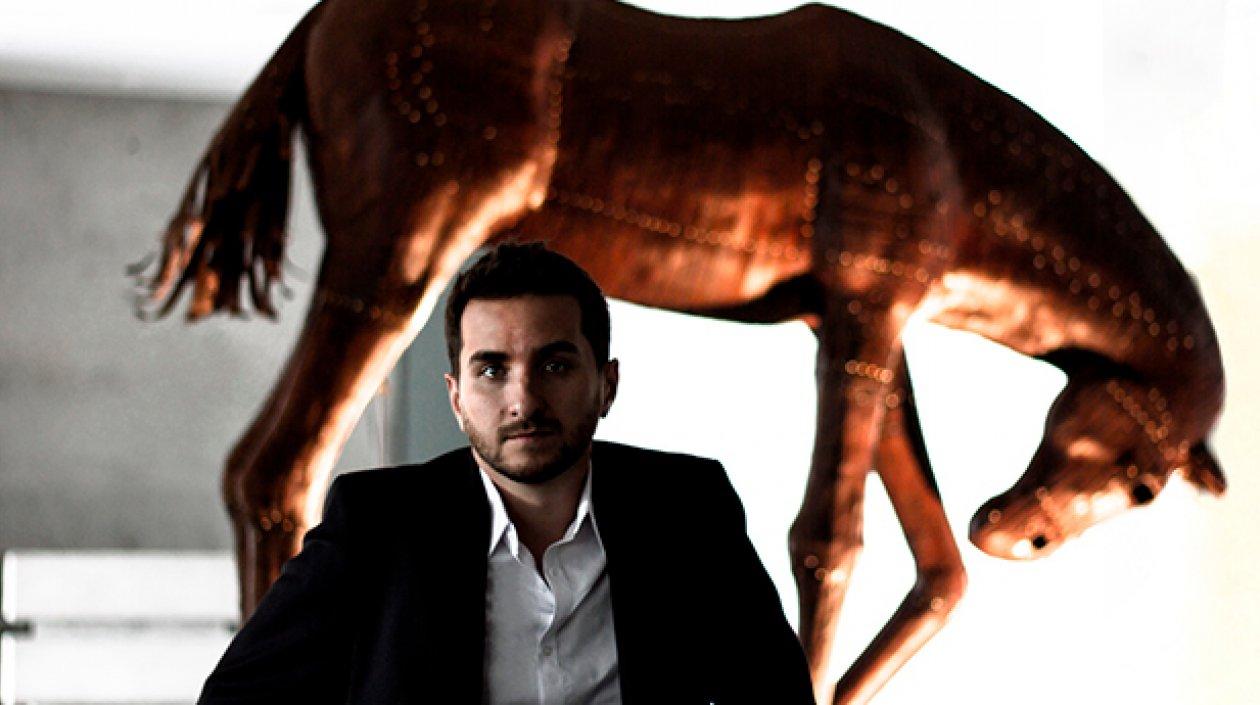 El escultor colombiano Joaquín Restrepo.