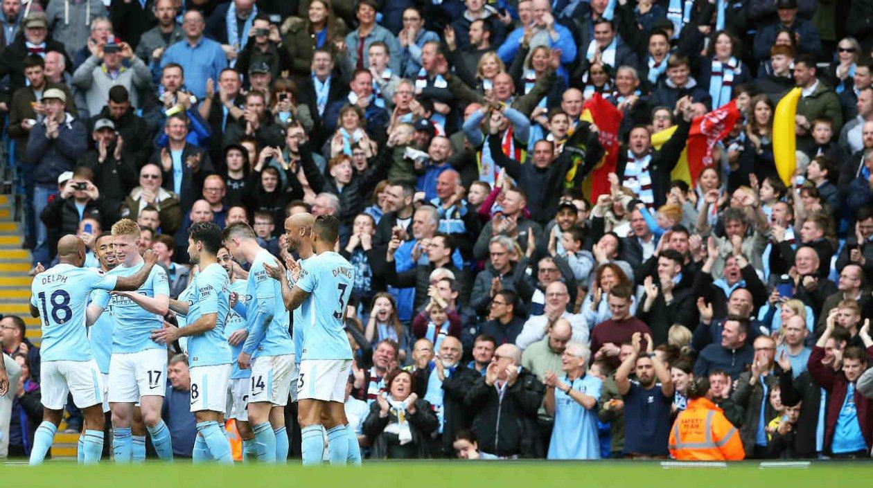 Jugadores del City celebran uno de los tantos. 
