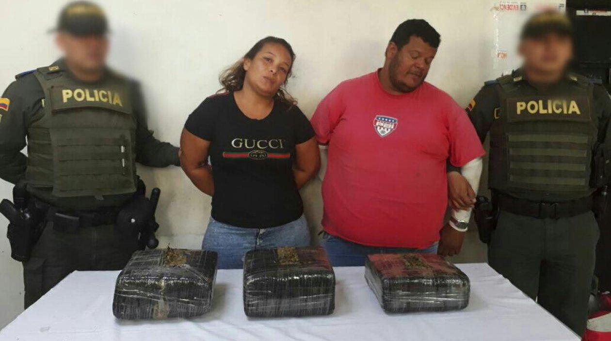 Fueros arrestados mientras se movilizaban en una moto.