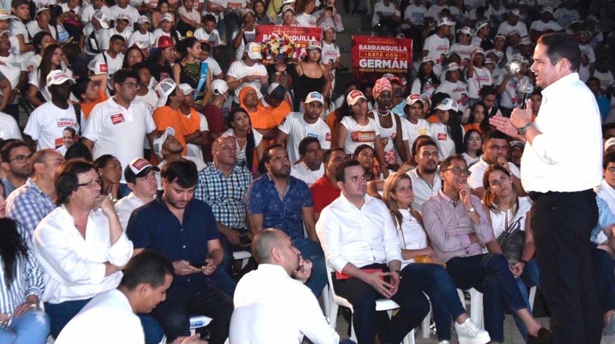 El candidato Germán Vargas Lleras, ante el público en el Sagrado Corazón.