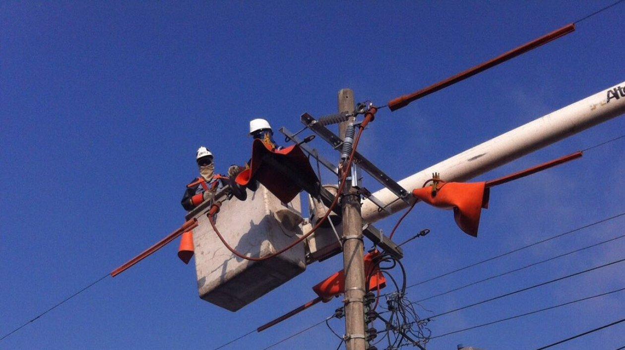 Postes serán reubicados para facilitar las obras de adecuación necesarias para el proyecto de canalización del arroyo de la carrera 21.