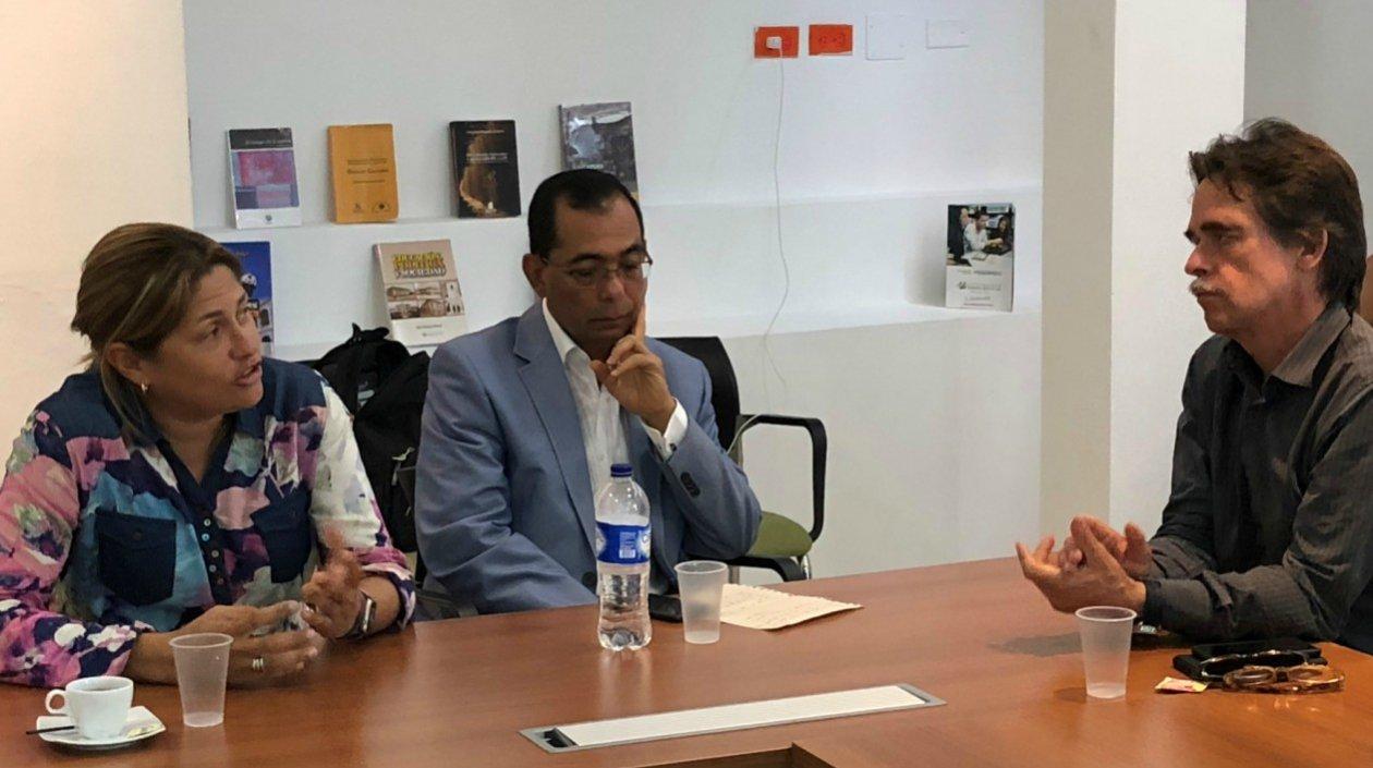 Secretaria de Salud, Alma Solano; rector de Unisimón, José Consuegra, y el presidente de Confusam, Esteban Maturana.