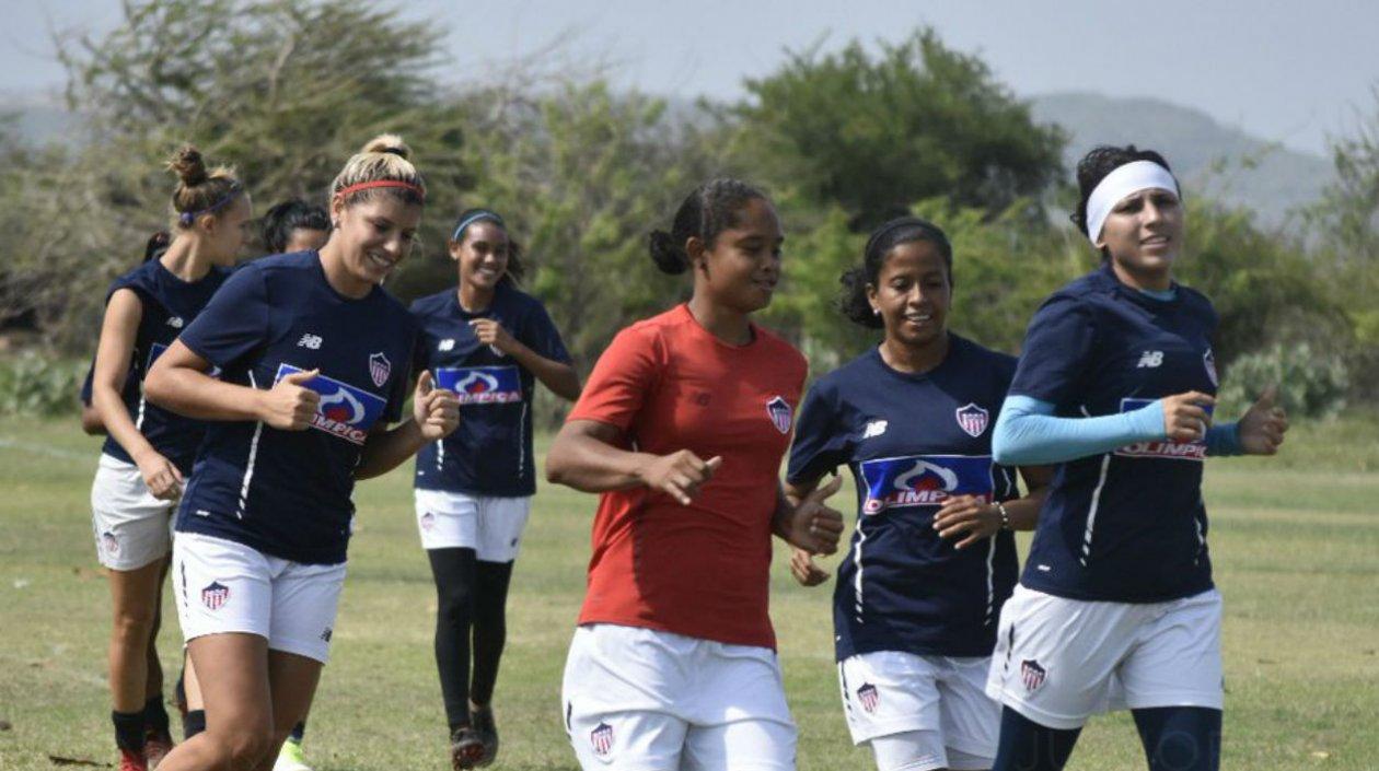 Jugadoras de las Tiburonas, durante un entrenamiento. 