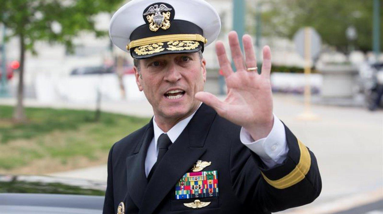 Ronny Jackson anunció hoy su retirada del proceso de aprobación debido a unas alegaciones que él considera "completamente falsas y fabricadas". 