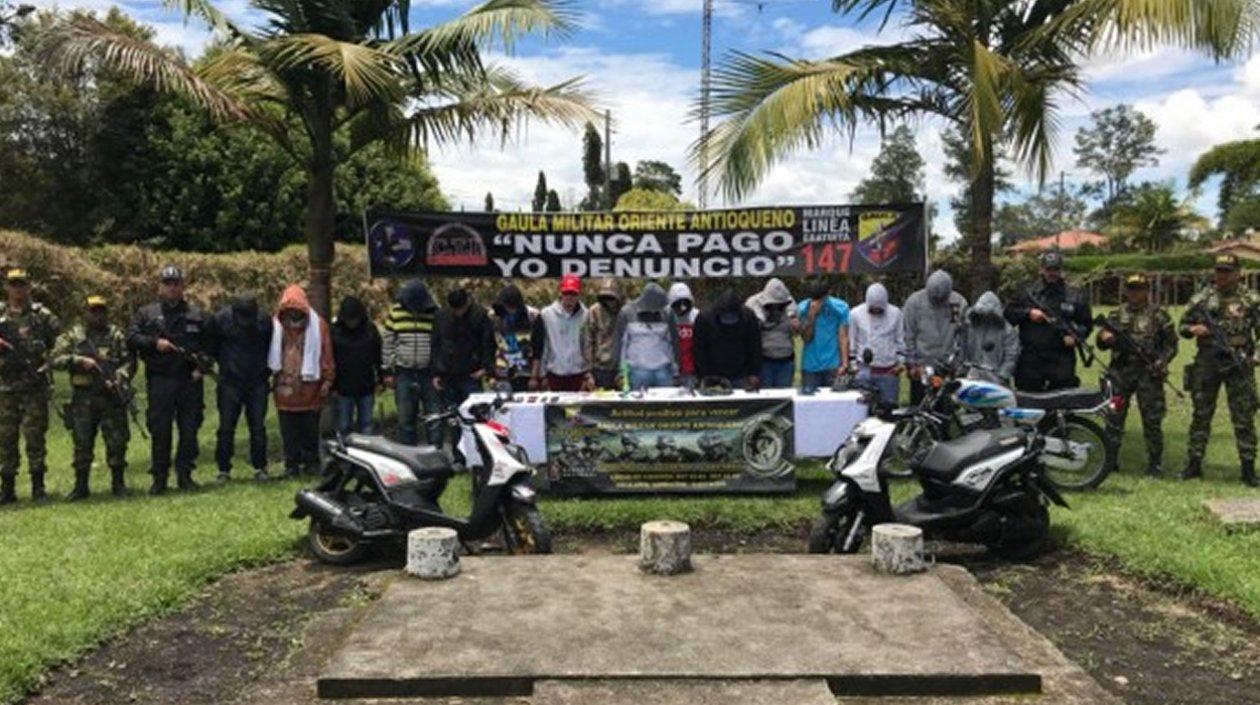 Las autoridades colombianas capturaron a 17 integrantes de una banda criminal dedicada a extorsionar