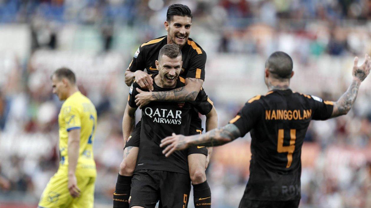 Edin Dzeko celebra uno de sus dos tantos. 