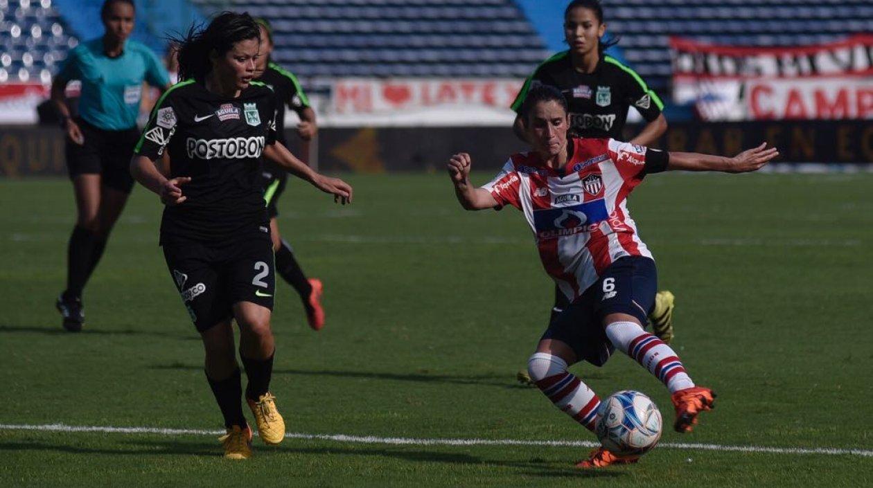 Daniela Montoya tuvo la opción más clara para las Tiburonas.