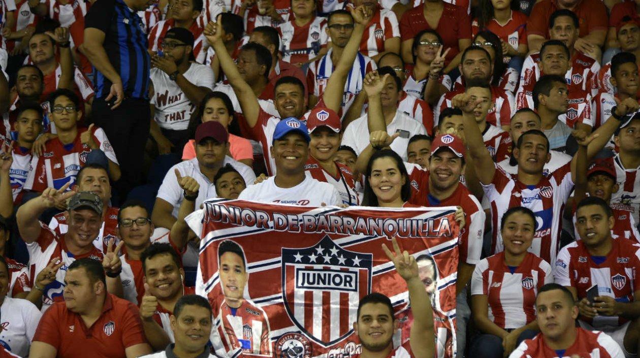 Hinchas de Junior en las tribunas del Metropolitano. 