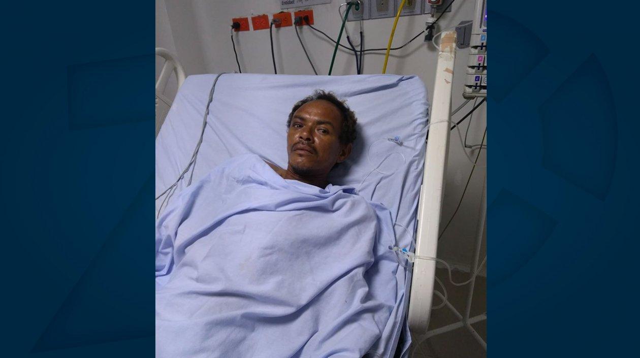 El paciente se encuentra internado en la unidad de cuidados intensivos.