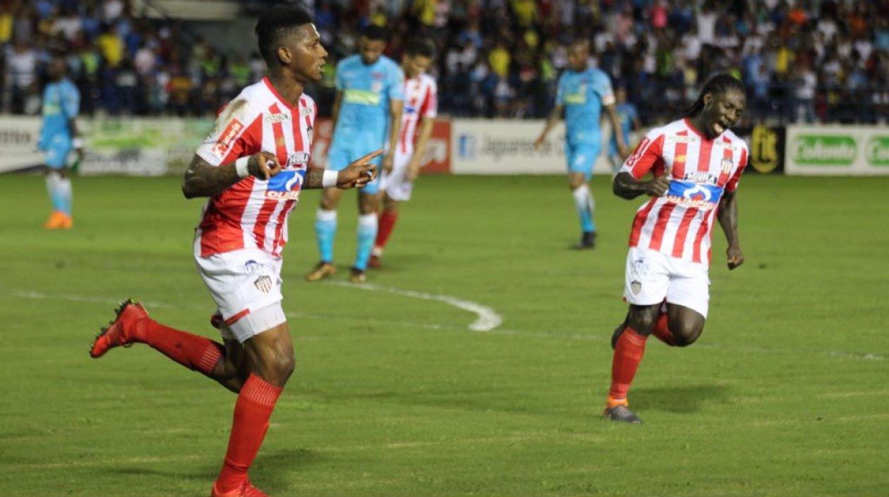 Yony González celebra el gol que significó la victoria.