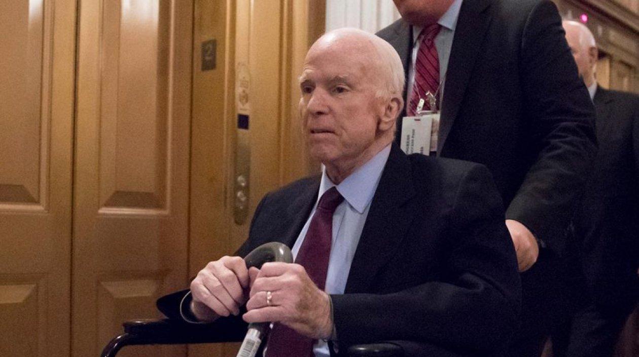 La salud de John McCain se deteriora rápidamente.
