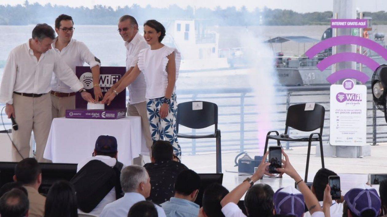 Presidente Santos activó 5 zonas wifi.