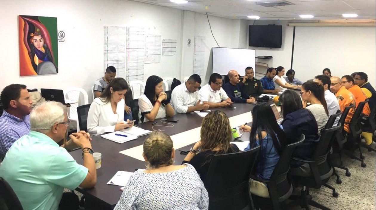 Las autoridades reunidas para decretar la calamidad pública.