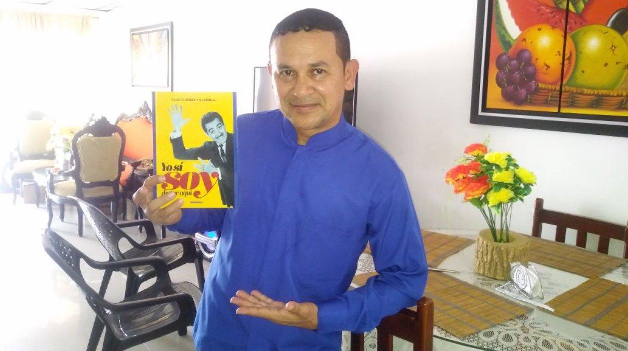 El escritor y periodista Fausto Pérez Villarreal.