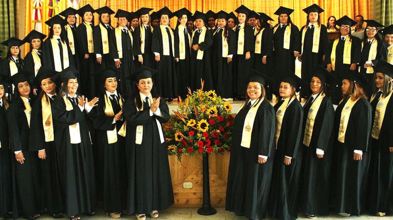 El grupo de madres comunitarias beneficiarias del programa.