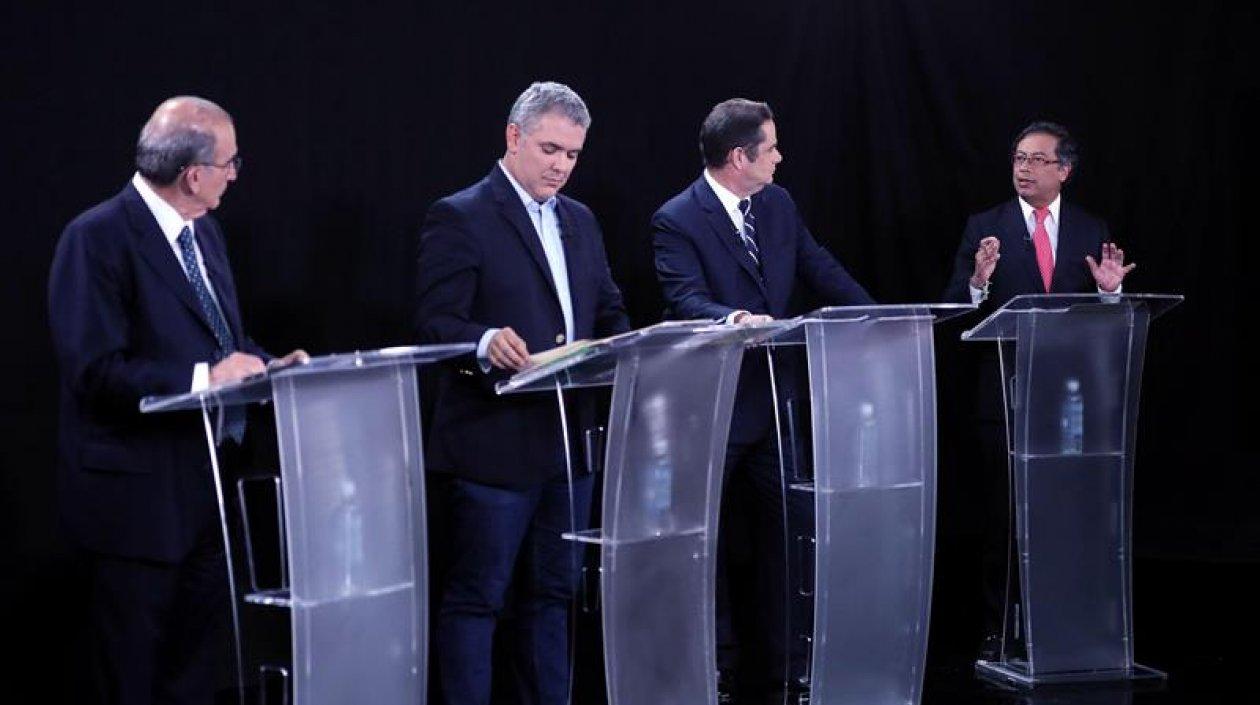 Candidatos presidenciales en el debate de Canal Capital.