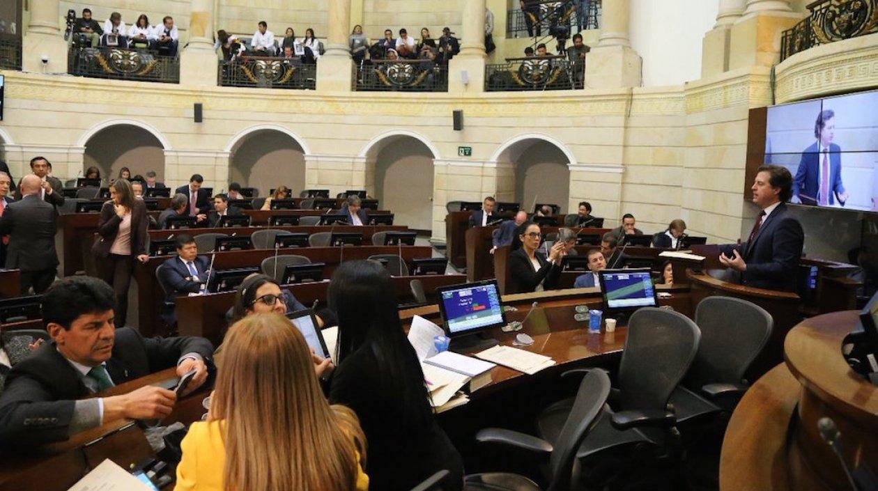 El Senador Juan Manuel Galán durante la ponencia de la iniciativa.
