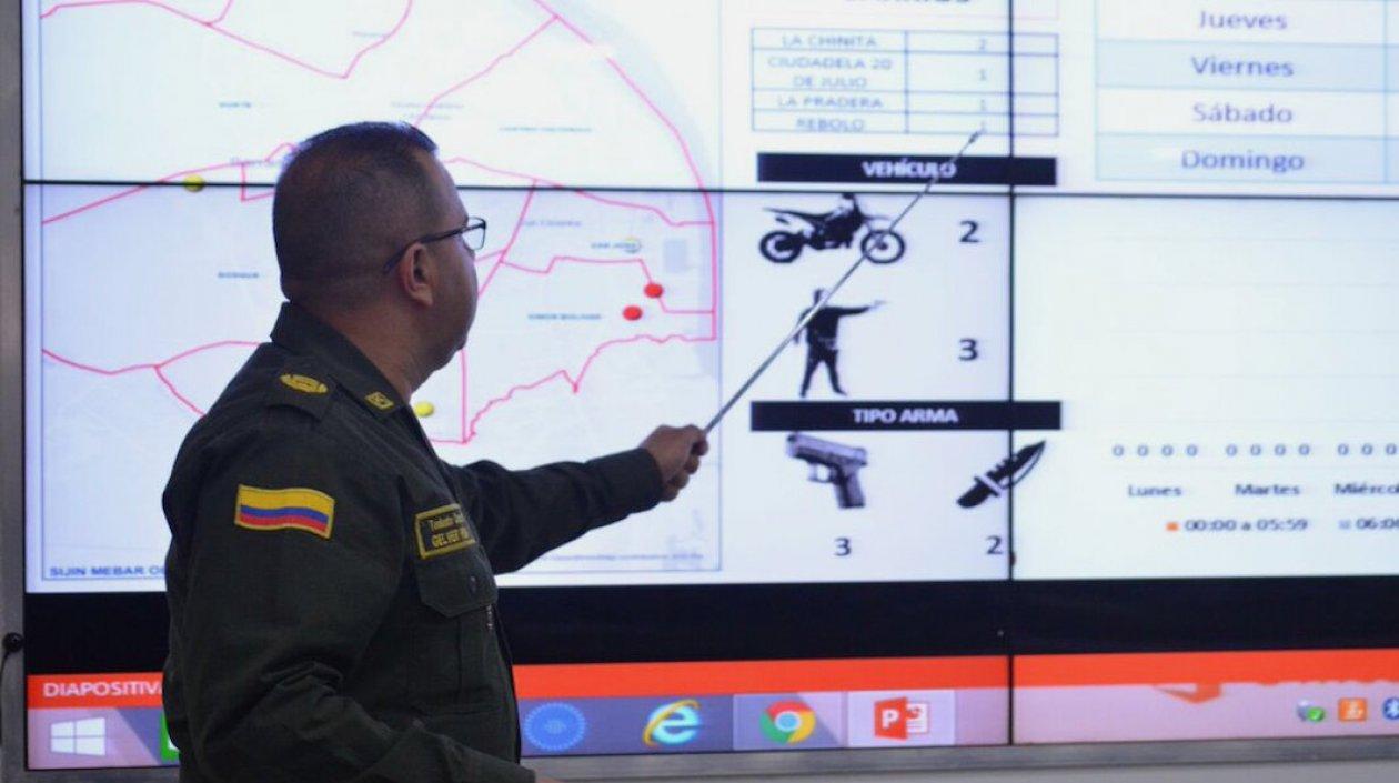 Las autoridades en pleno análisis de la problemática del Día de las Madres.