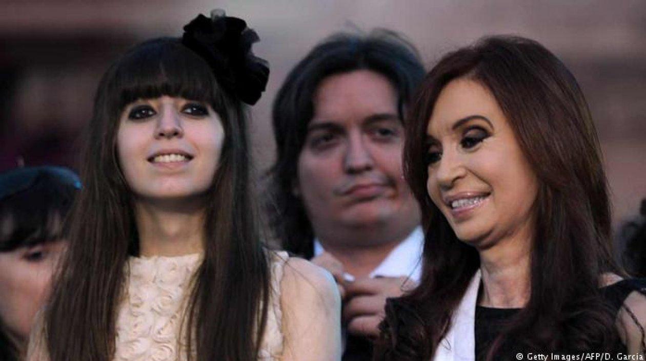 Cristina Fernández y sus hijos.