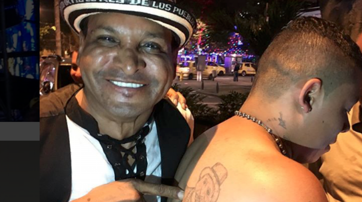 El cantante Farid Ortiz y su fan.