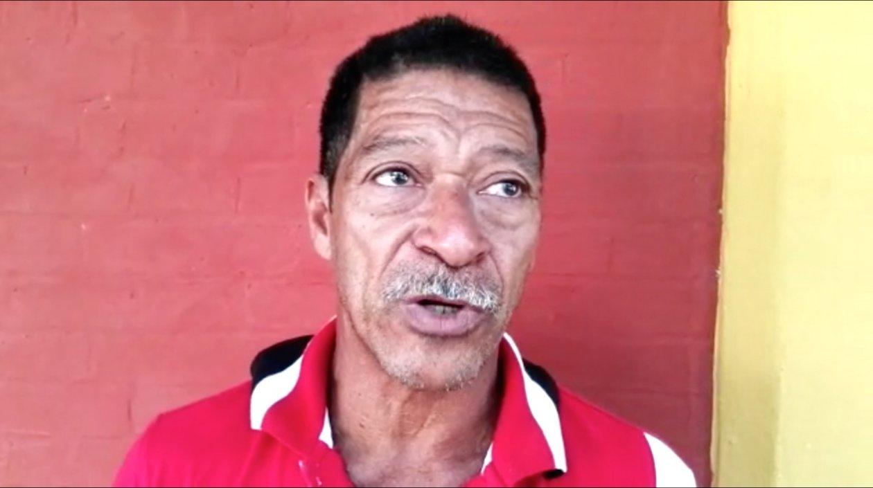 Vicente Santiago Caballero, esposo de la paciente.