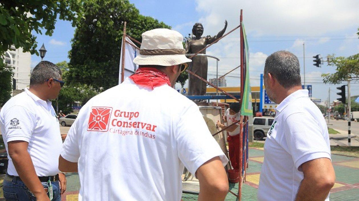 Monumento de Esthercita Forero en proceso de restauración.