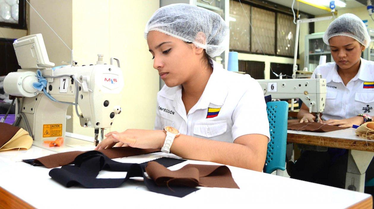 Dentro de los programas se encuentra el Trazo y Corte en Confección.