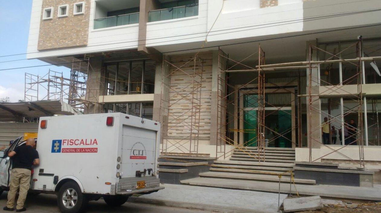 El hombre hallado muerto vigilaba el lugar.