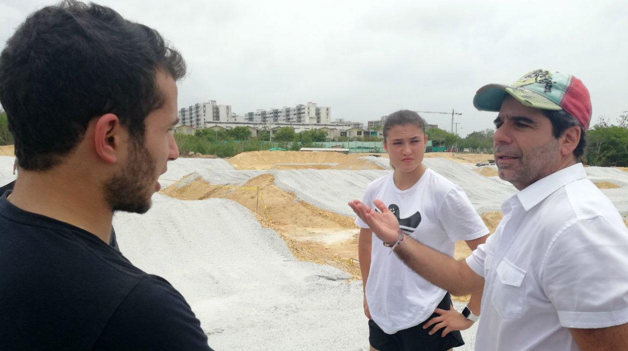 Carlos Ramírez, Gabriela Bolle y el alcalde Alejandro Char. 