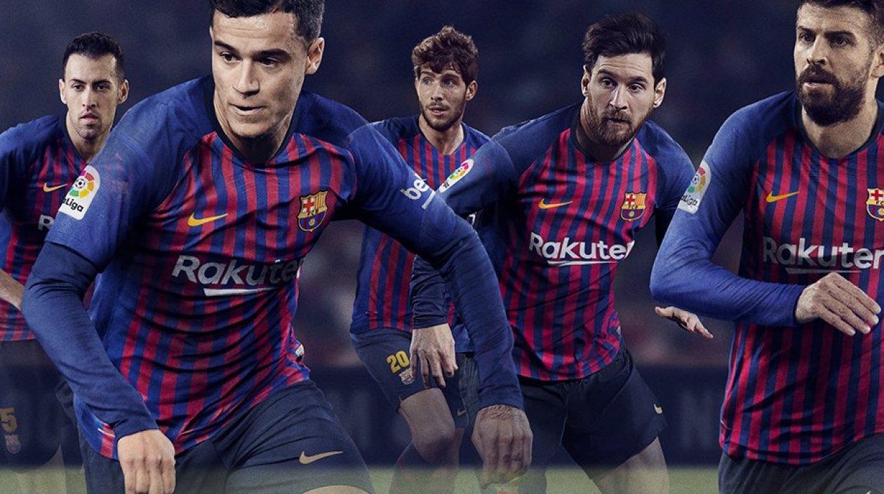Coutinho, Messi, Busquest, Piqué y Sergi Roberto con la nueva camiseta.