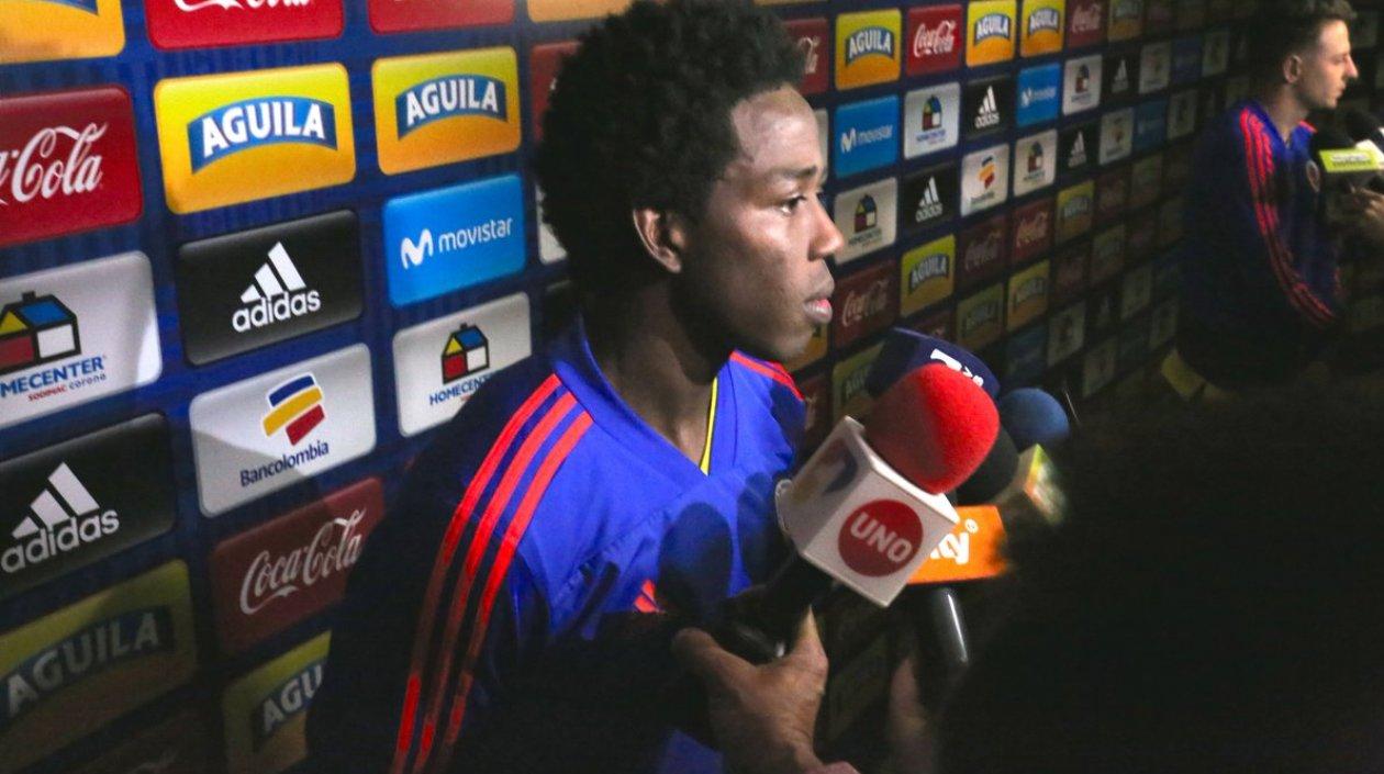 Carlos Sánchez, volante colombiano. 