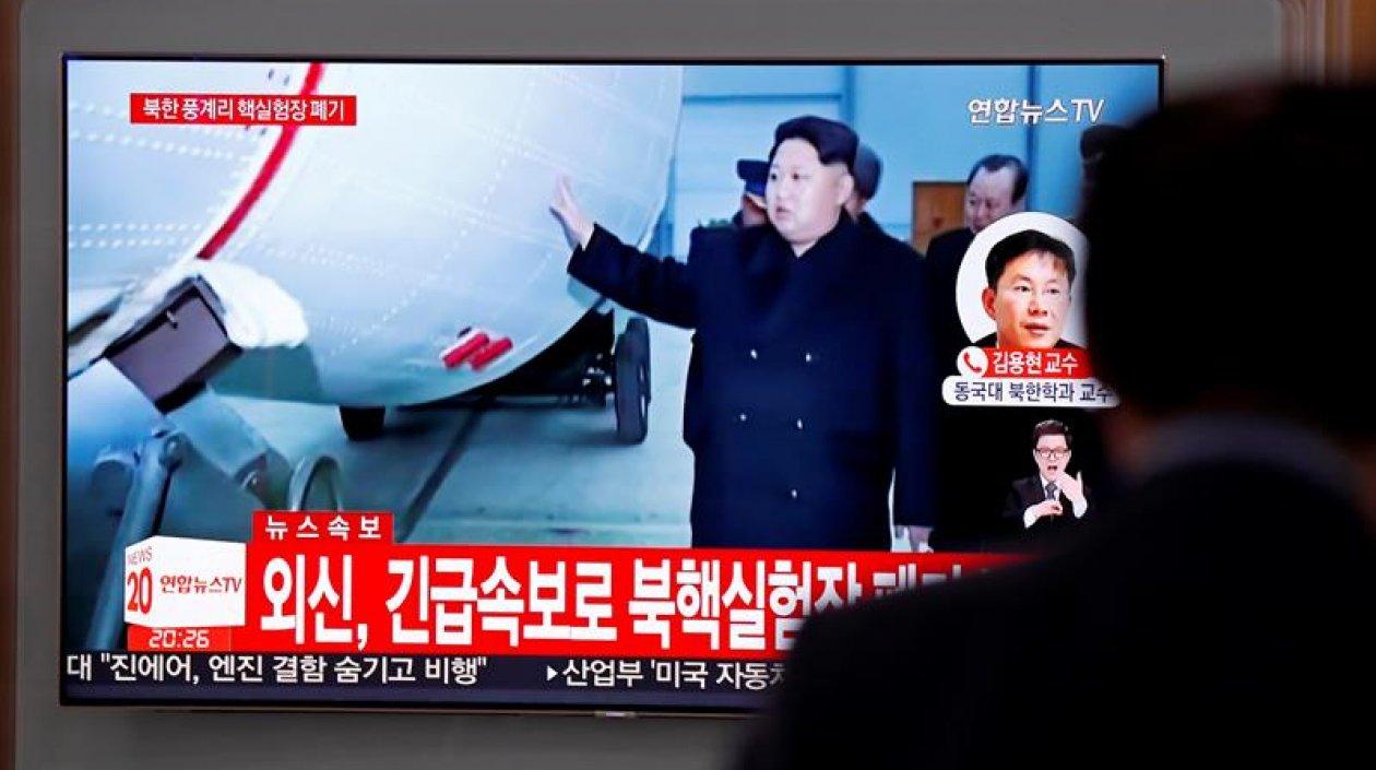 Momento en el que Kim Jong-un desmantela base de pruebas. 