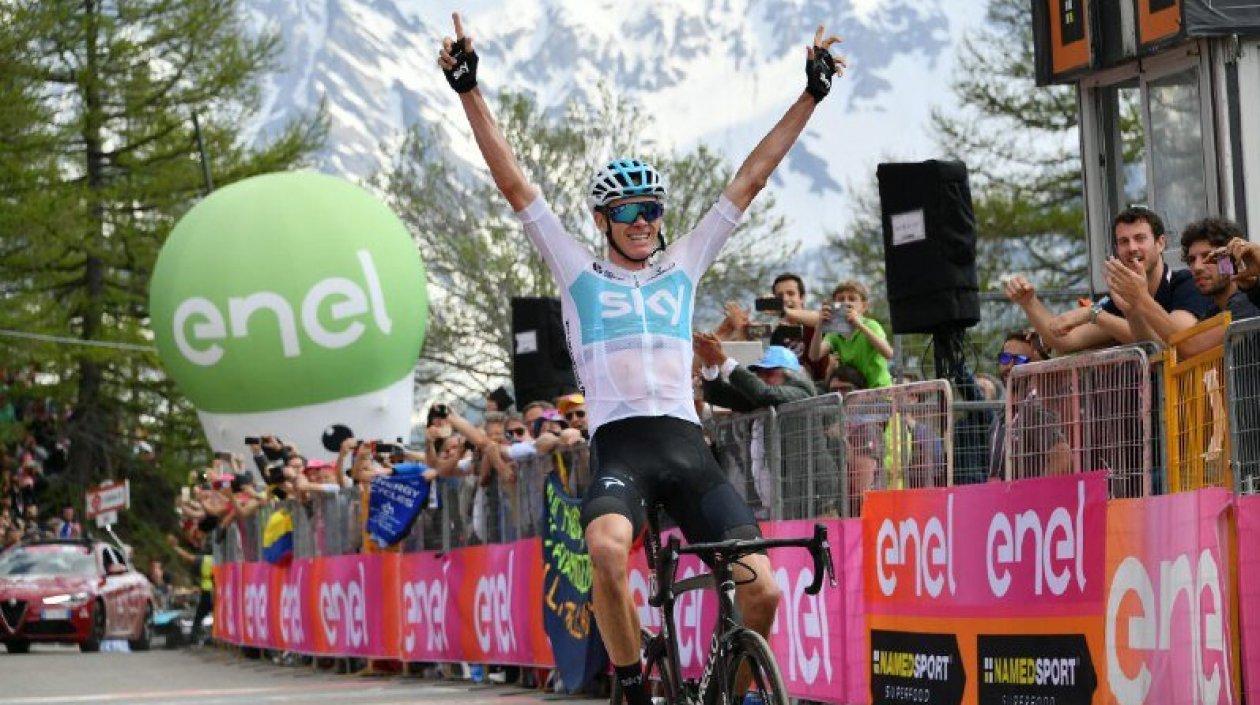 Chris Froome gala la etapa y es líder. 