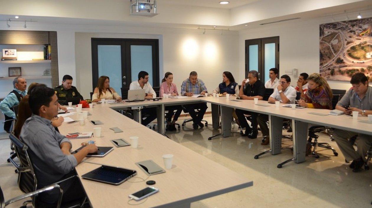 Funcionarios durante la reunión en la Alcaldía de Barranquilla. 