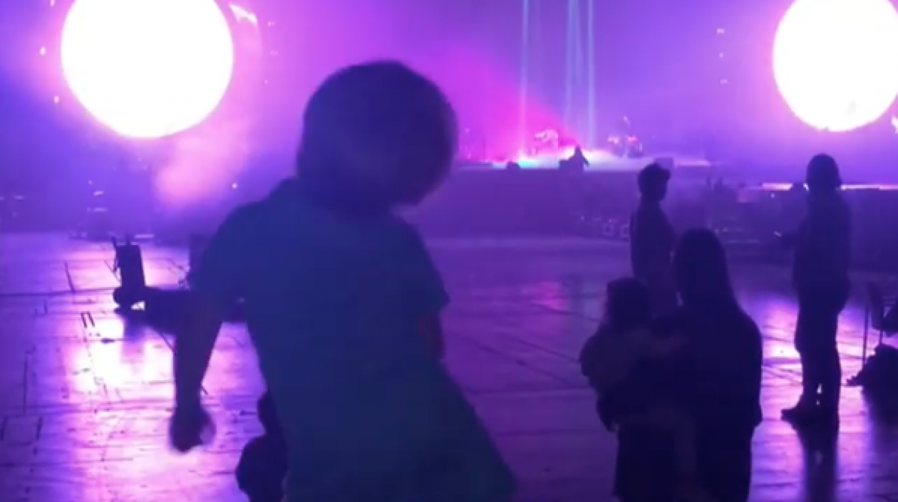 El pequeño Sasha bailando.