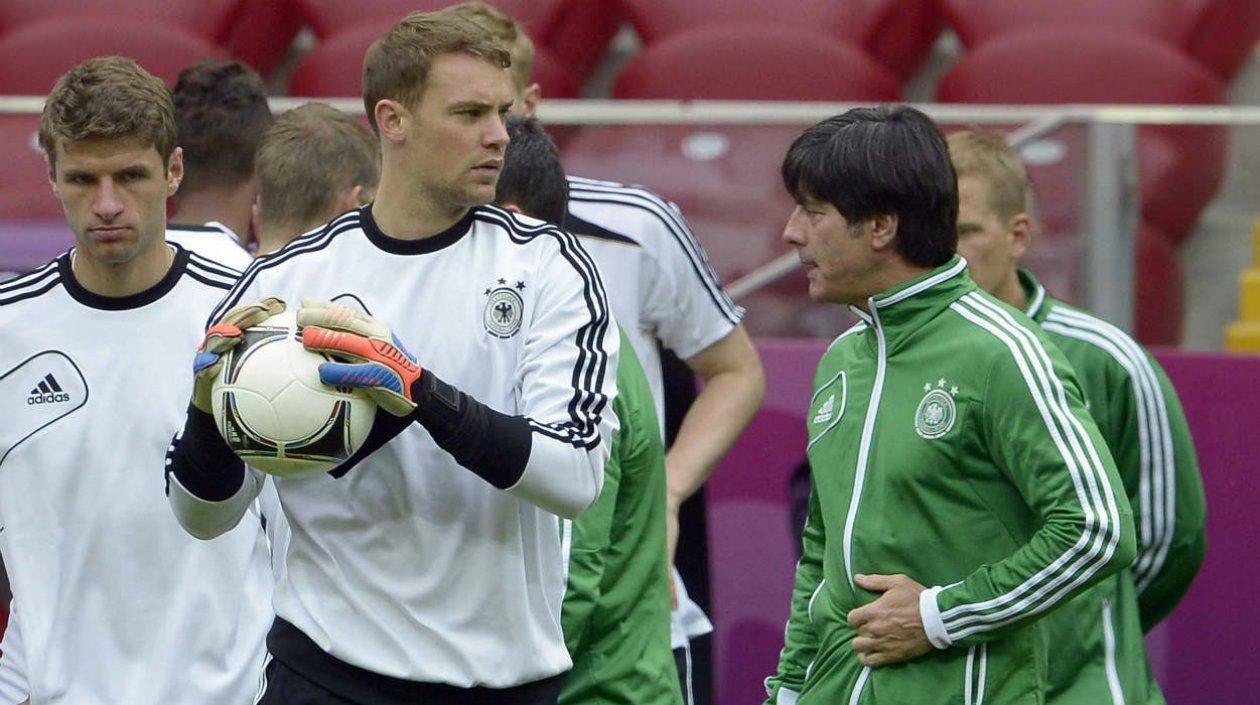 Manuel Neuer y Joachim Löw.