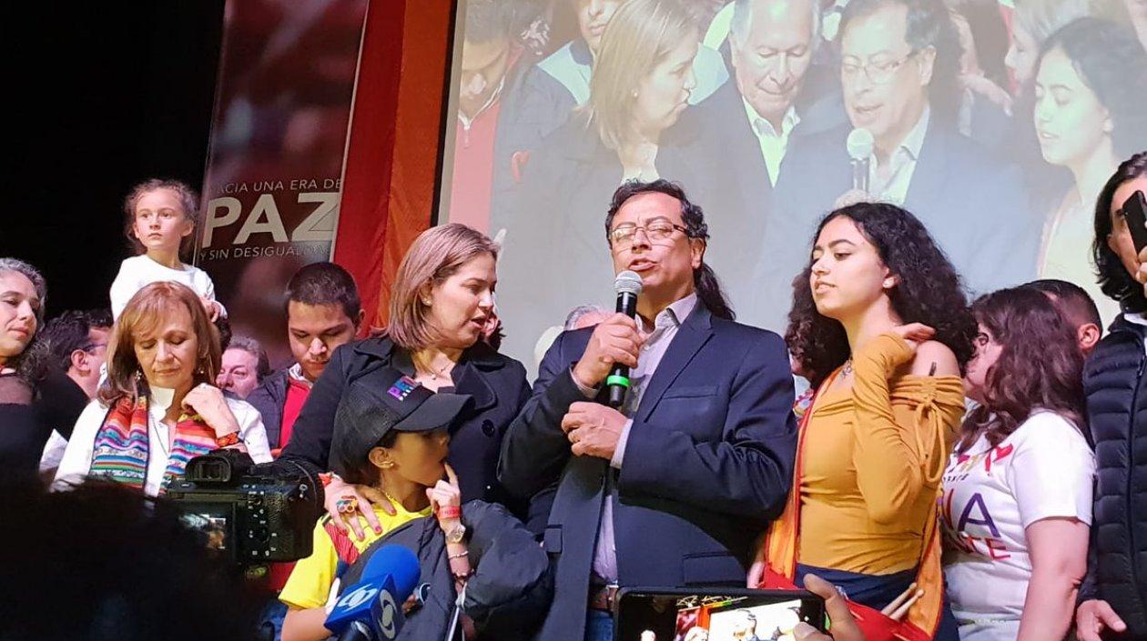 Gustavo Petro estuvo acompañado de su familia.