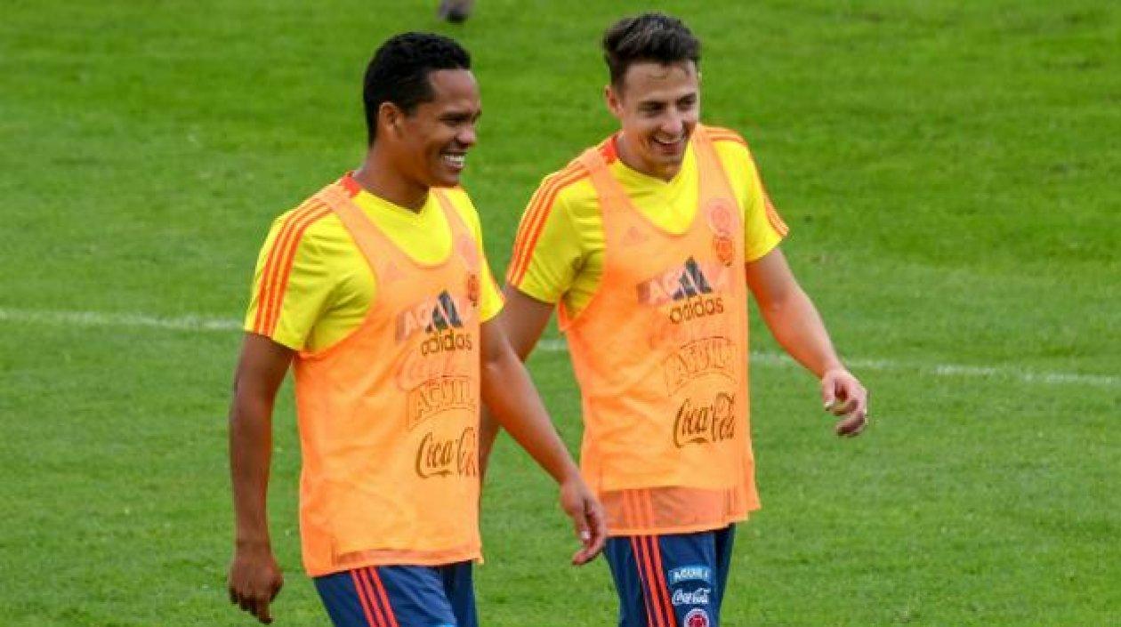 Carlos Bacca con Santiago Arias, durante un entrenamiento.