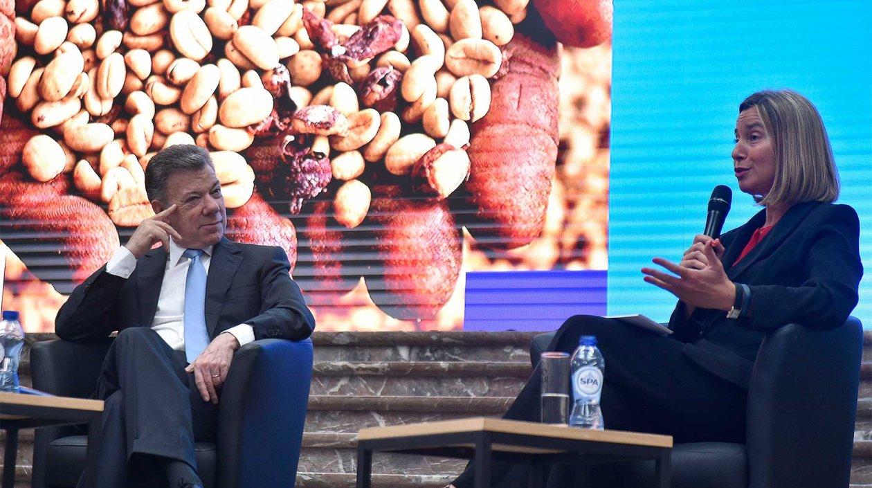 El Presidente Santos con Federica Mogherini, jefe de la diplomacia europea.